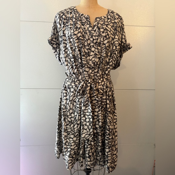 Vera Wang Dresses & Skirts - Simply Vera by Vera Wang Elegant Black and Ivory Abstract Print Chic  Dress XL